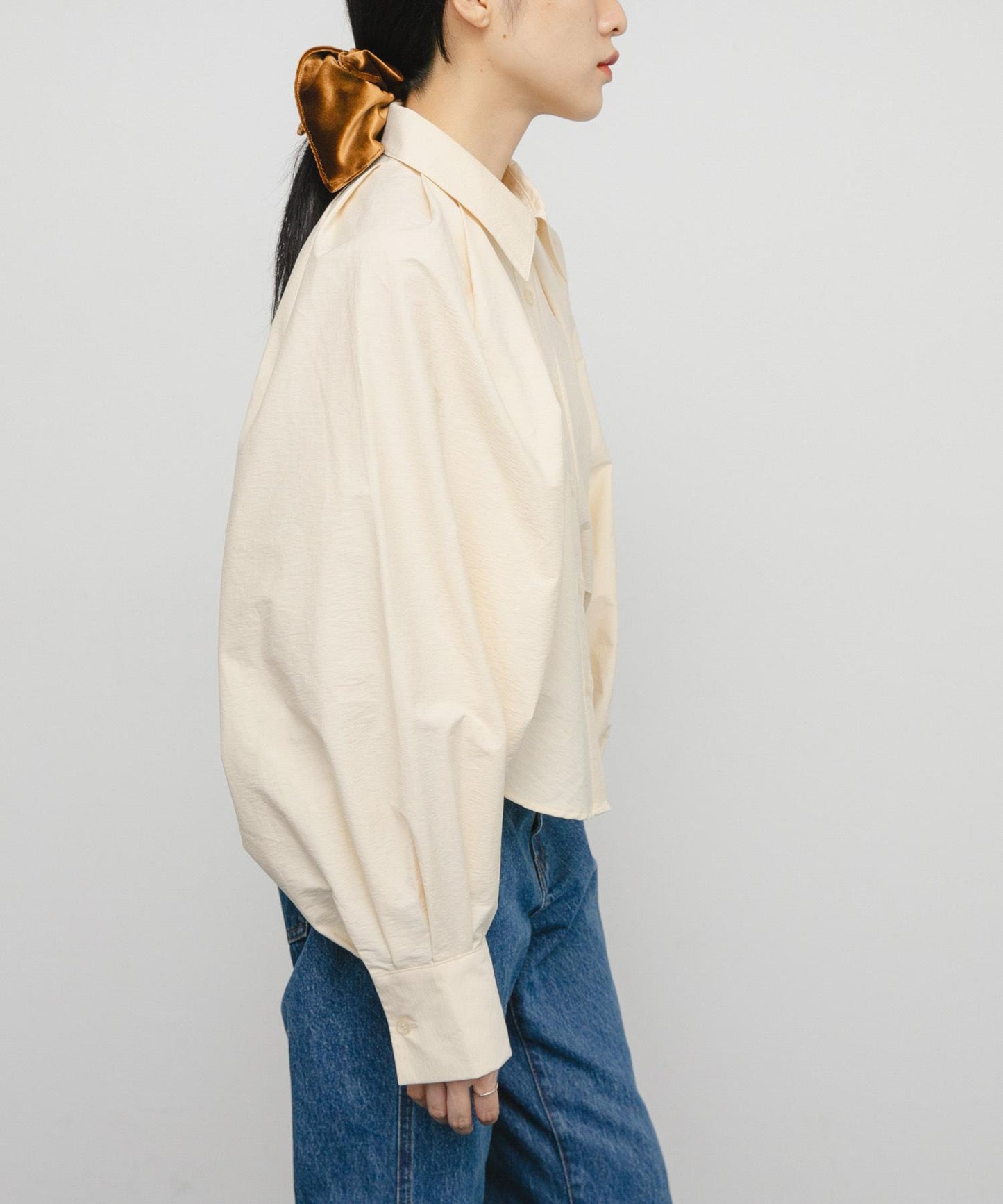 泡泡袖短款襯衫