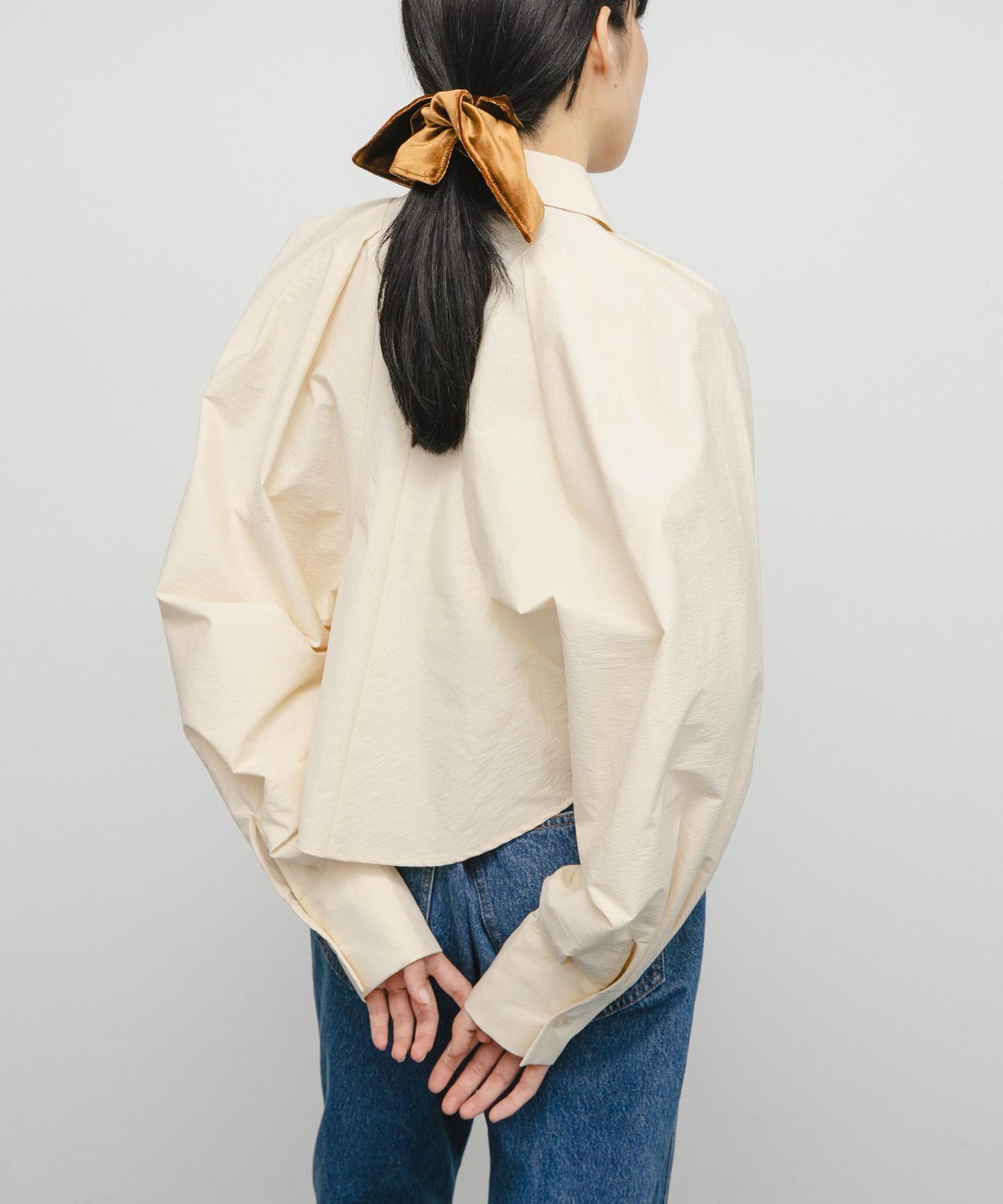 泡泡袖短款襯衫