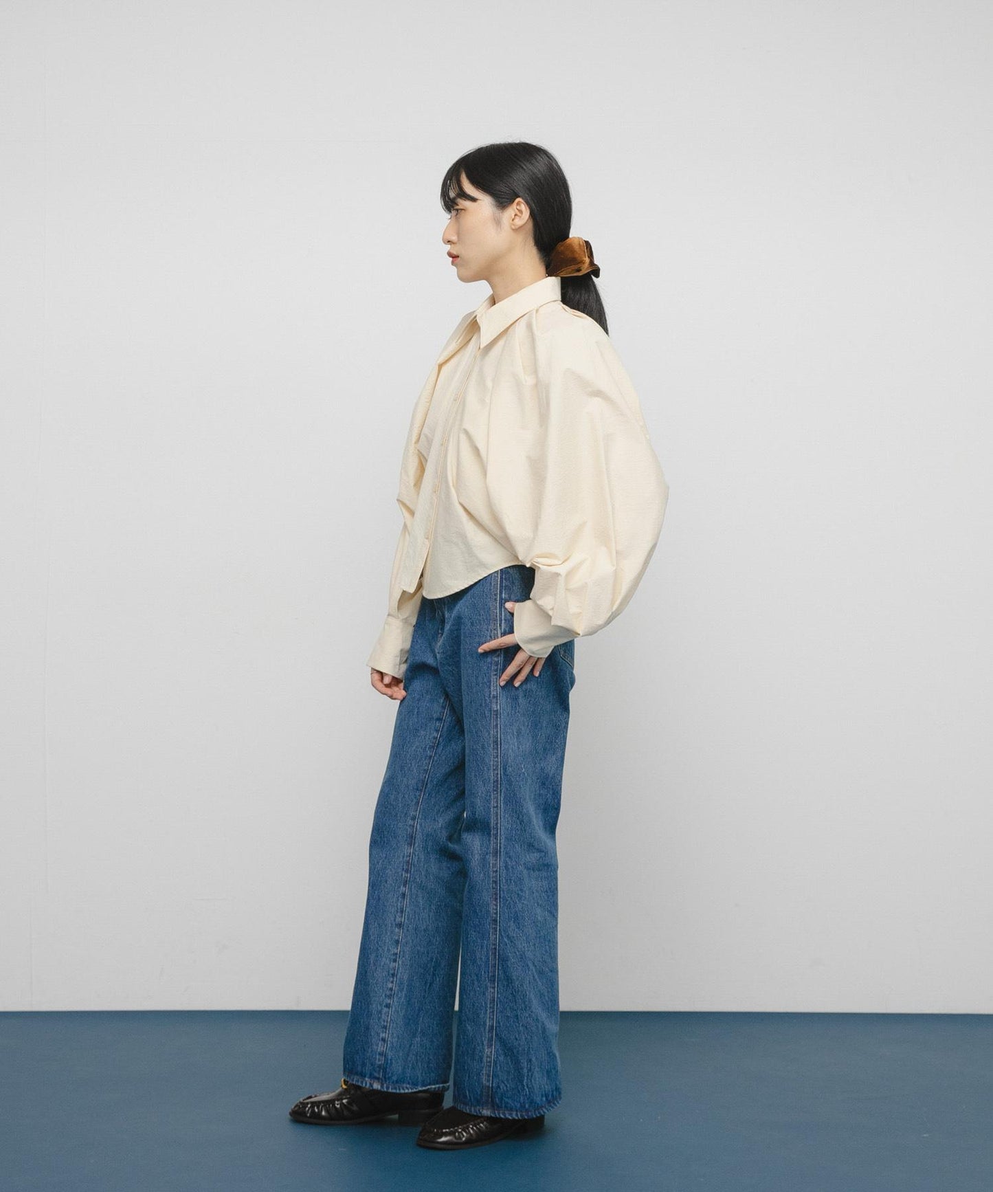 泡泡袖短款襯衫