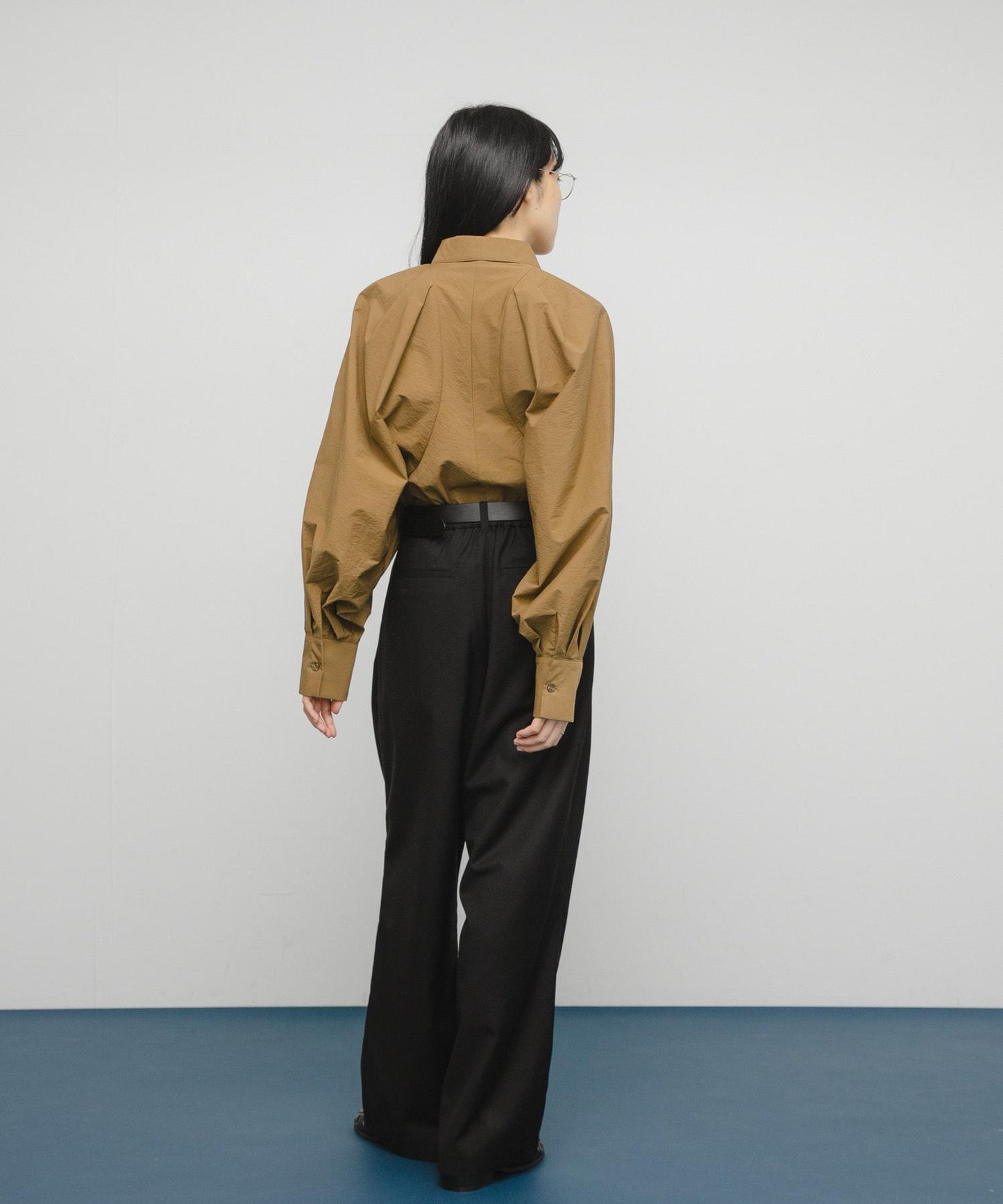 泡泡袖短款襯衫