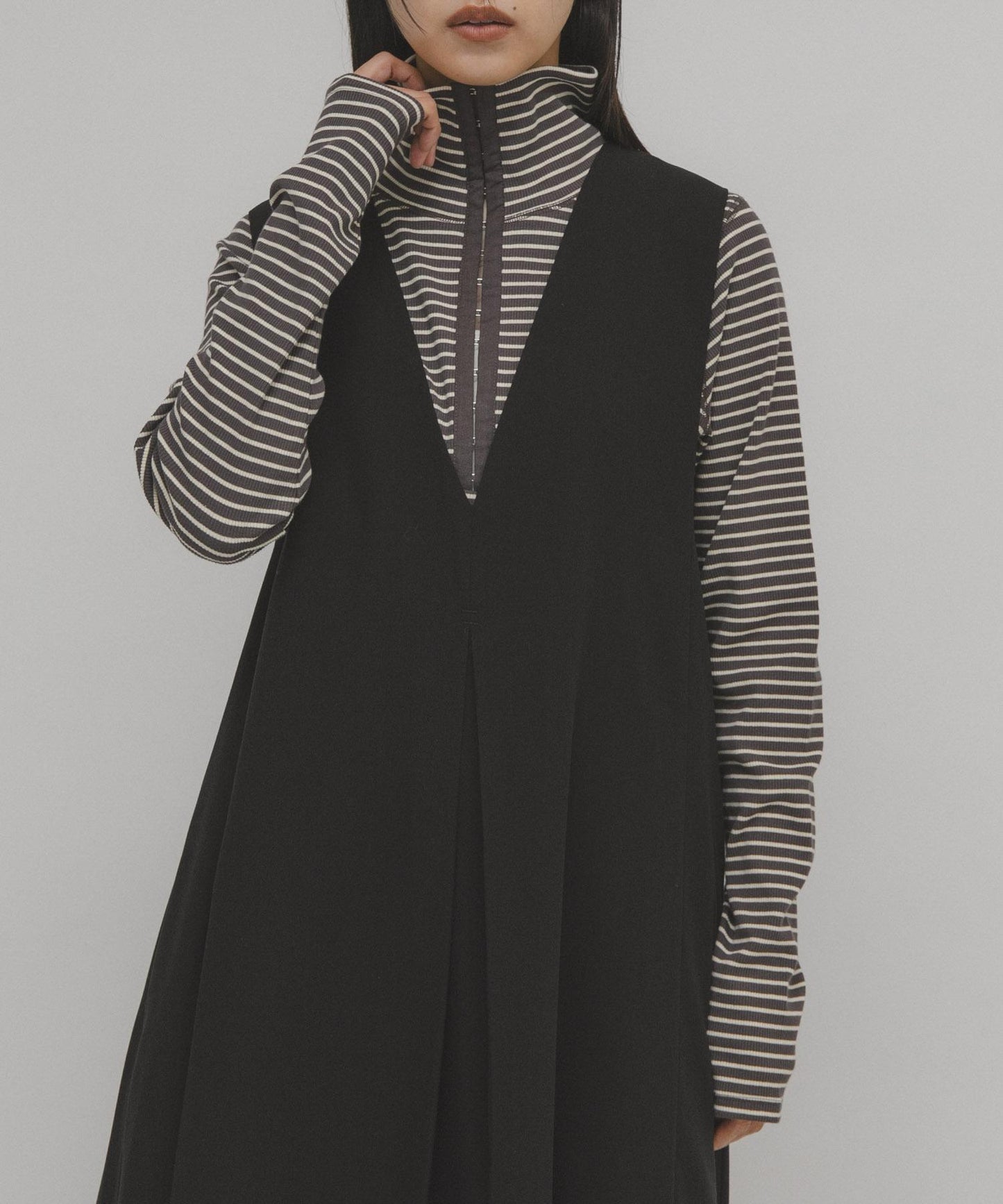 高領紐扣條紋上衣