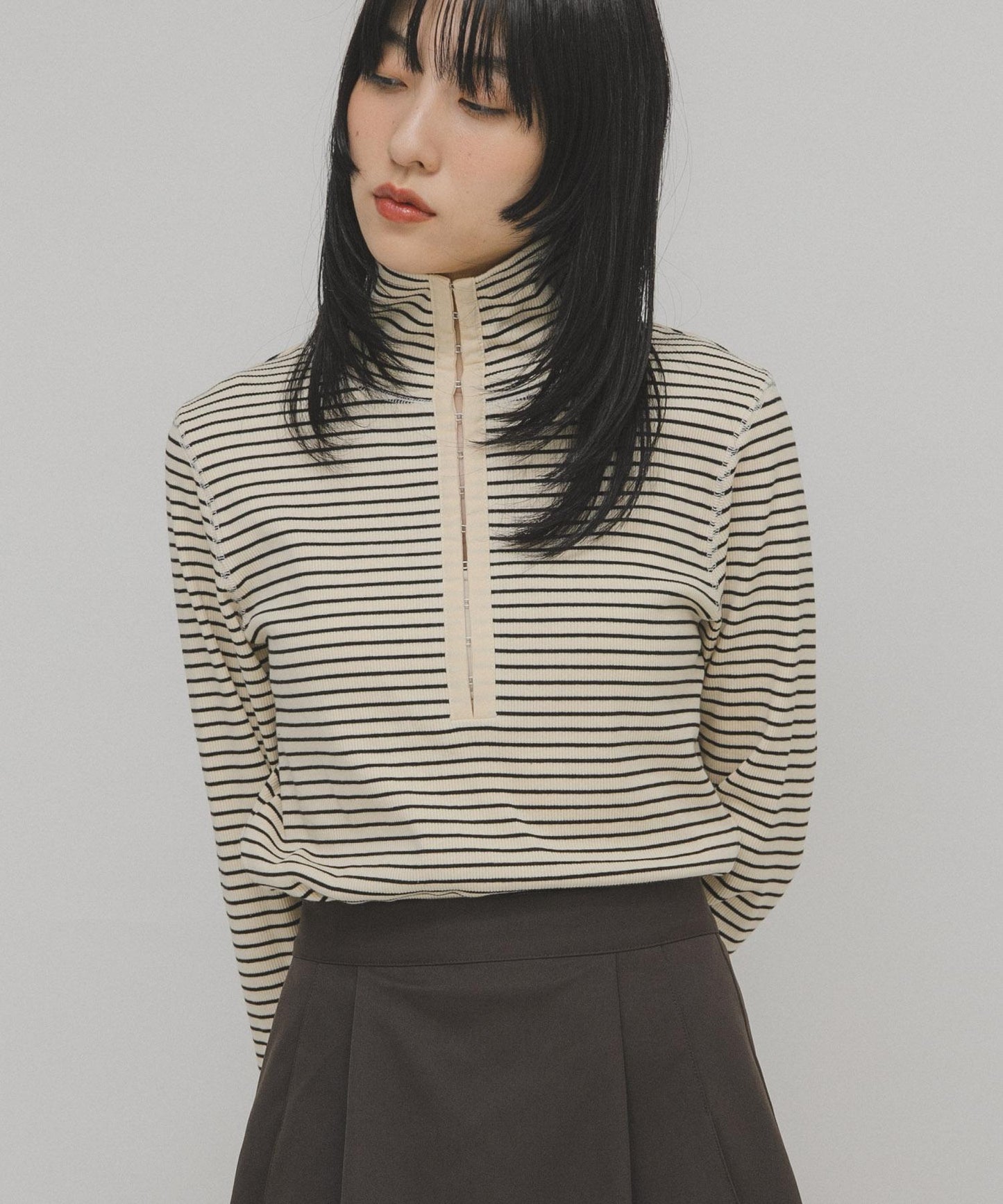 高領紐扣條紋上衣