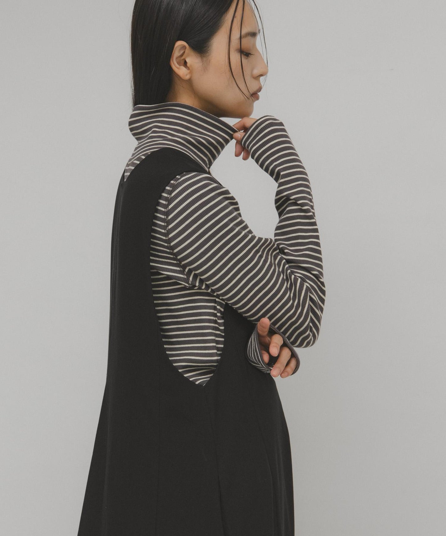 高領紐扣條紋上衣