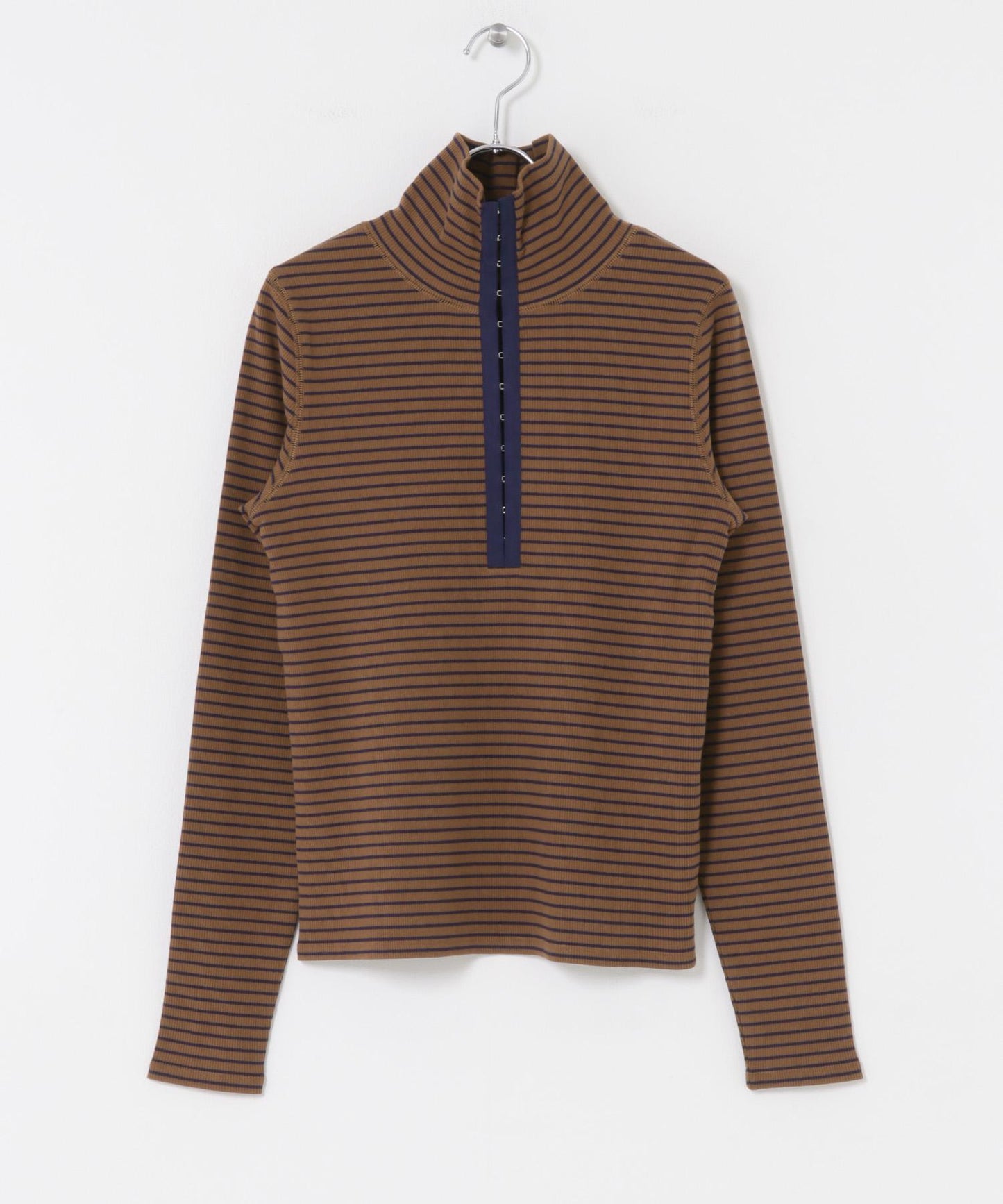 高領紐扣條紋上衣