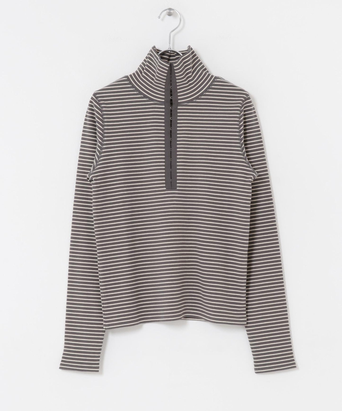 高領紐扣條紋上衣