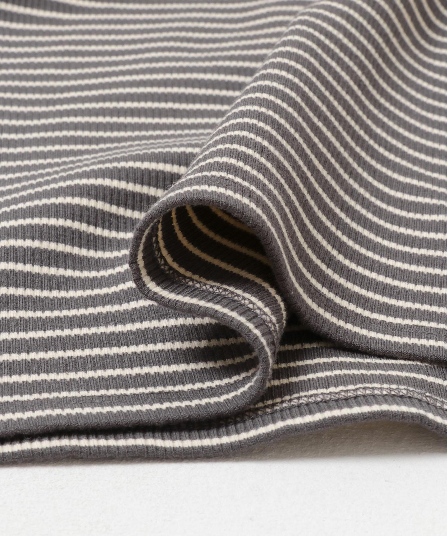 高領紐扣條紋上衣