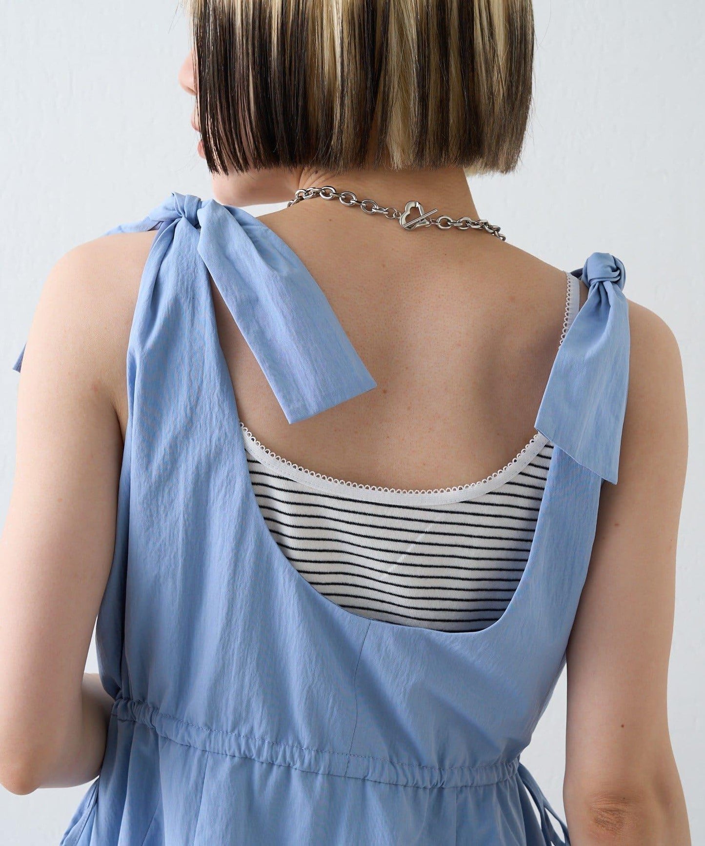 肩部蝴蝶結 蓬鬆廓形 連衣裙