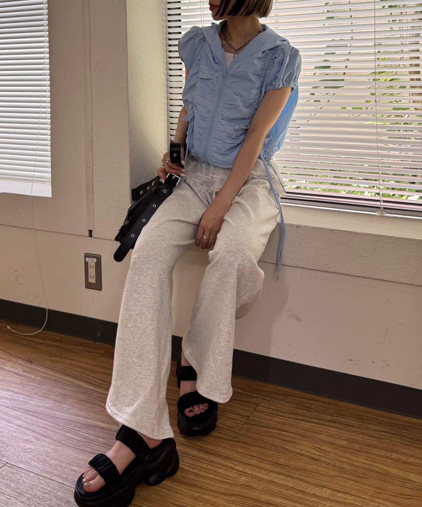 連帽拉鍊短外套