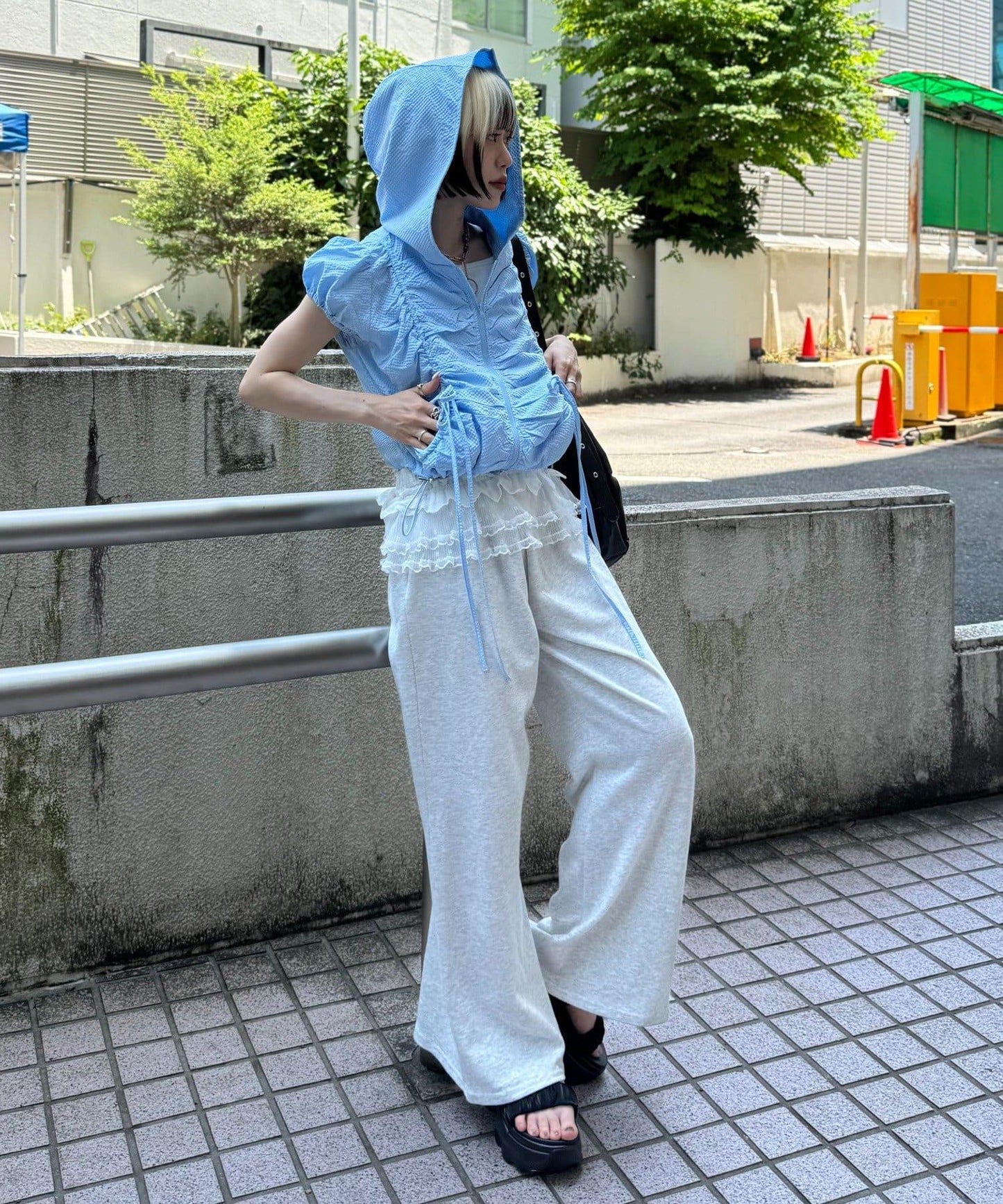 連帽拉鍊短外套