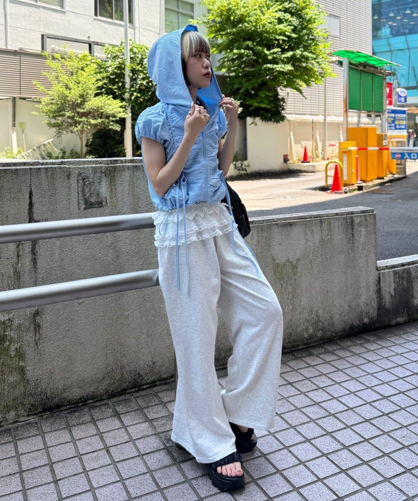 連帽拉鍊短外套