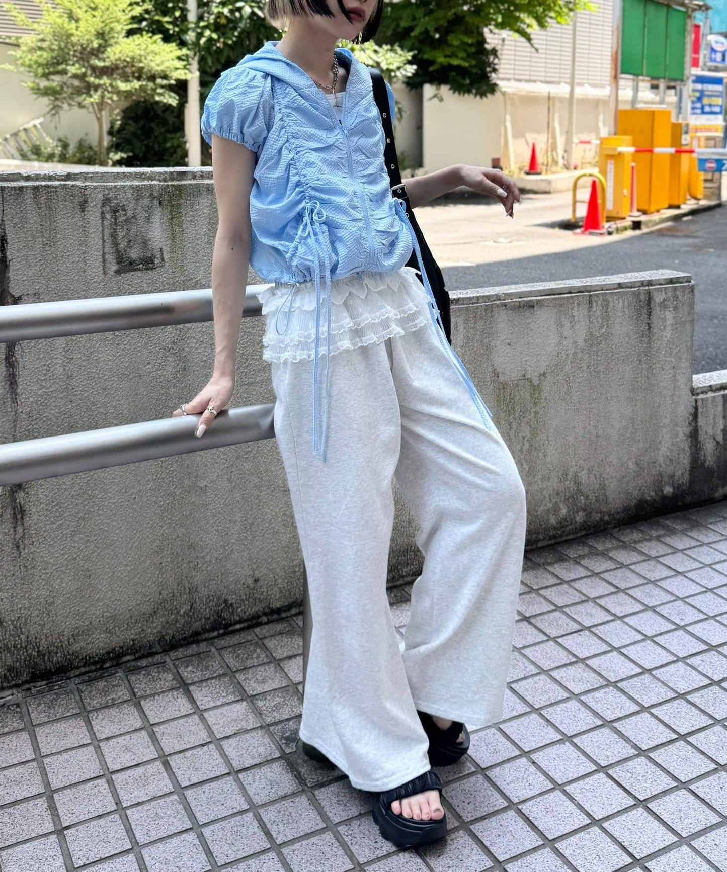 連帽拉鍊短外套