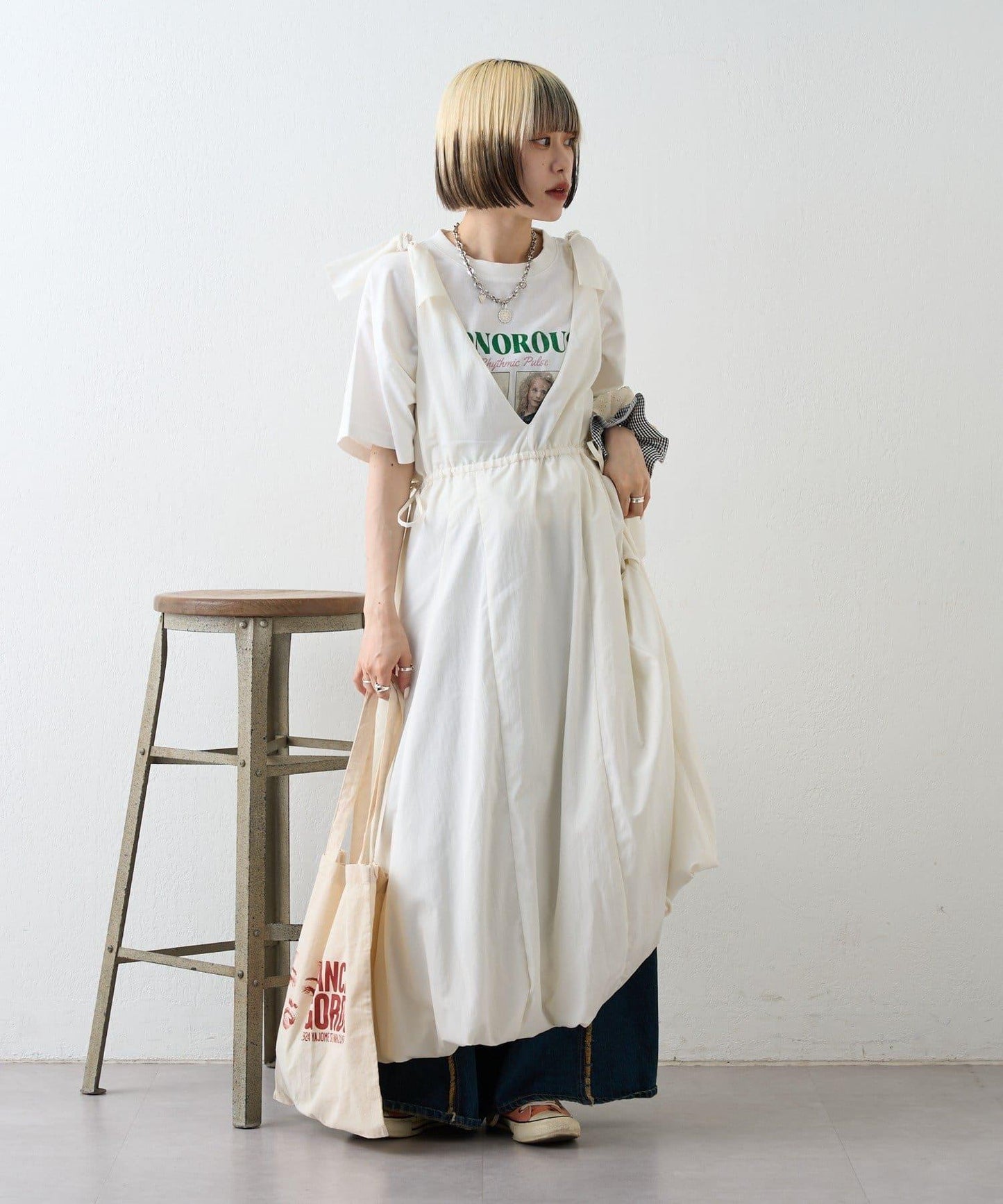 肩部蝴蝶結 蓬鬆廓形 連衣裙