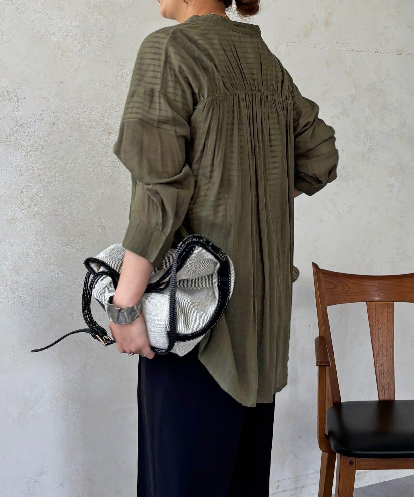 人造棉聚酯褶皺襯衫