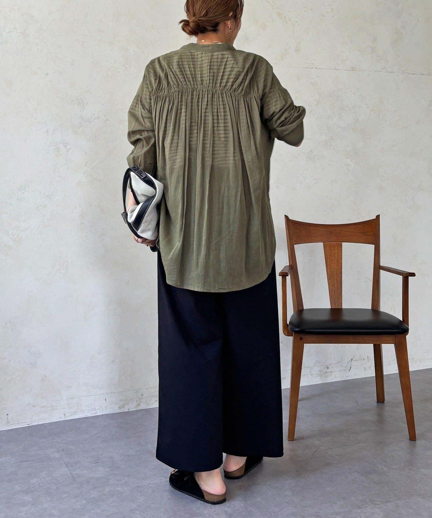 人造棉聚酯褶皺襯衫