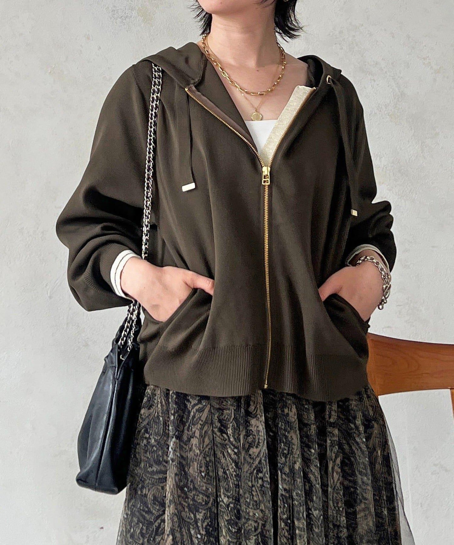 輕量配色亮片線條連帽衫