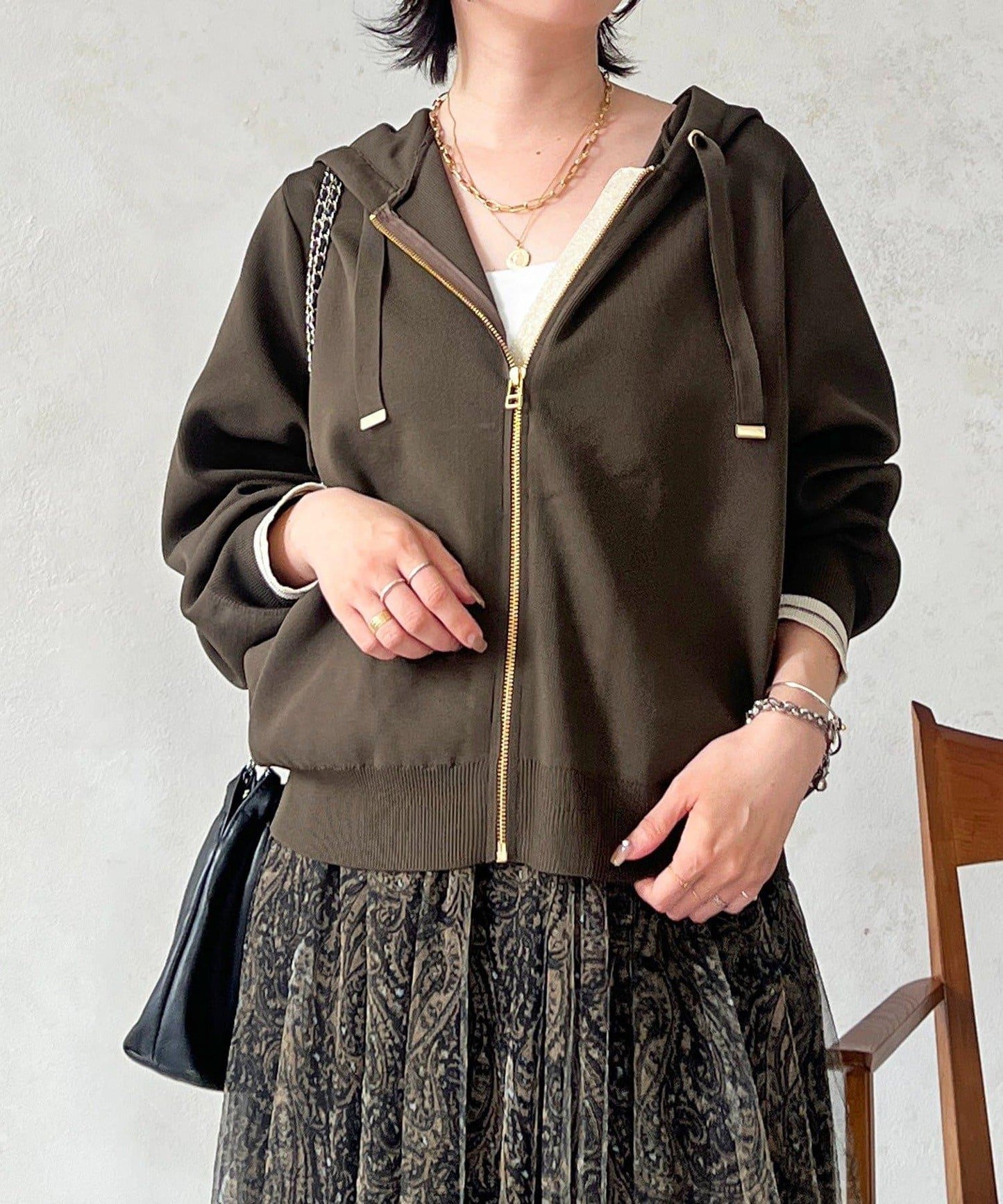 輕量配色亮片線條連帽衫