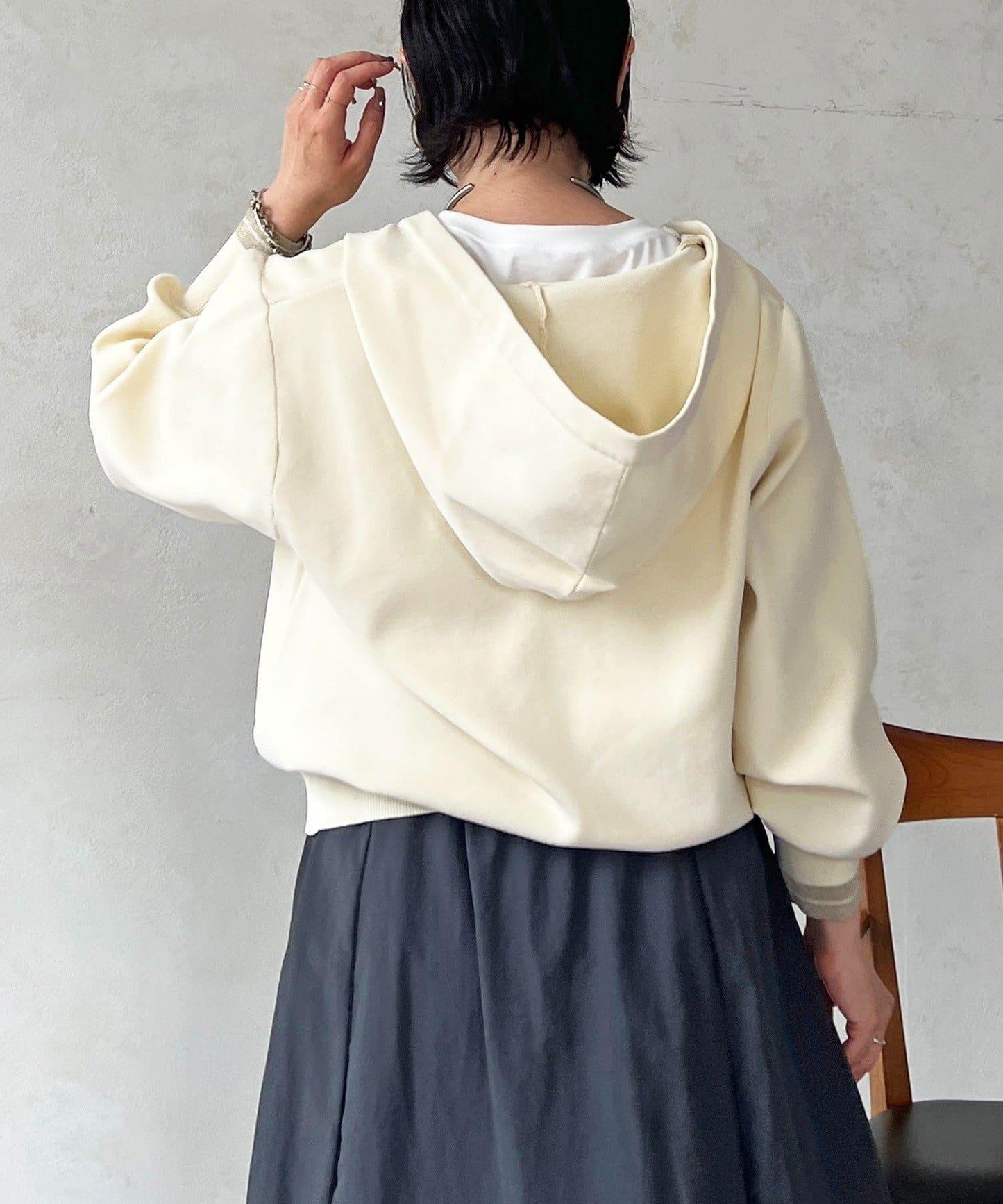 輕量配色亮片線條連帽衫