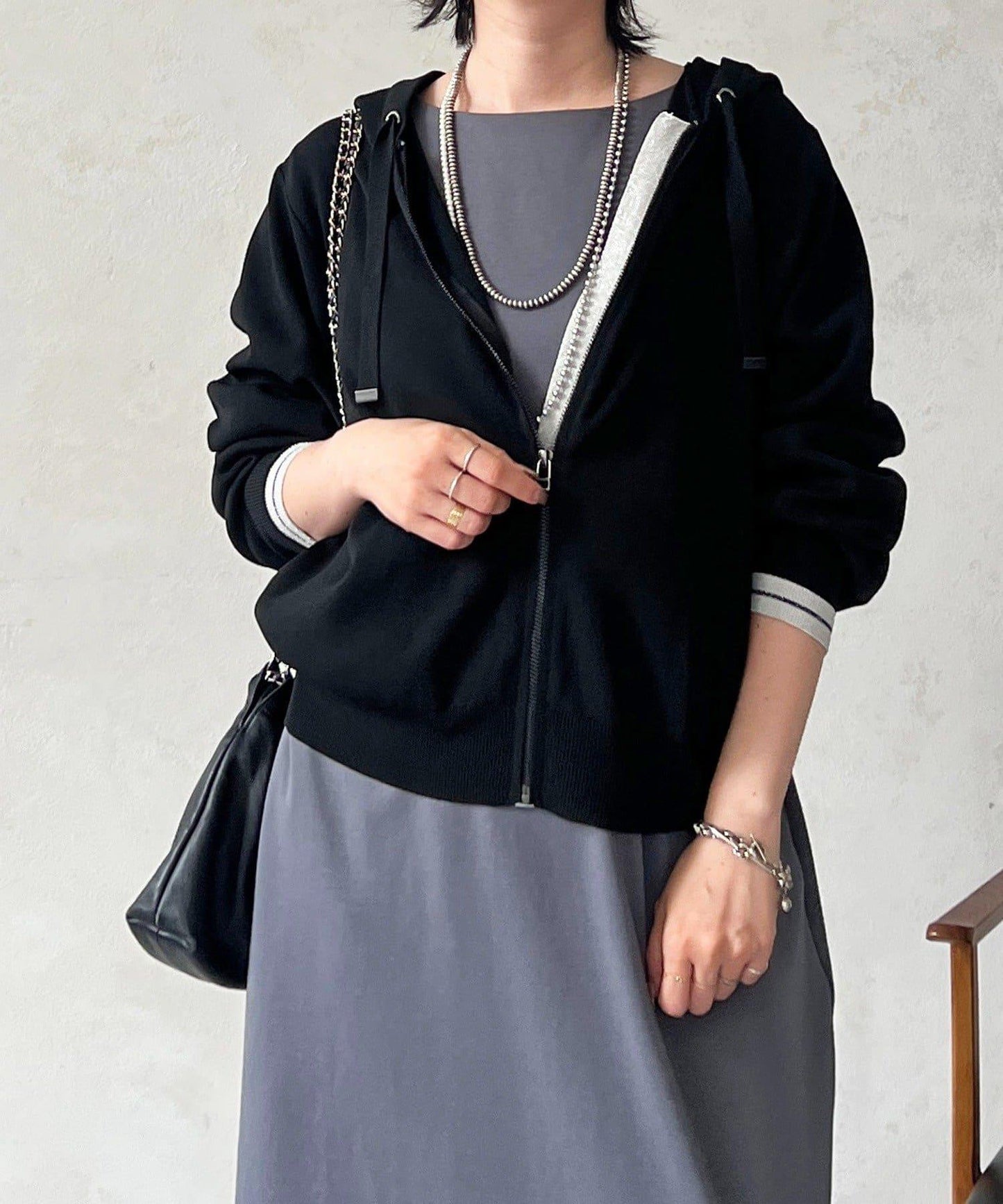 輕量配色亮片線條連帽衫