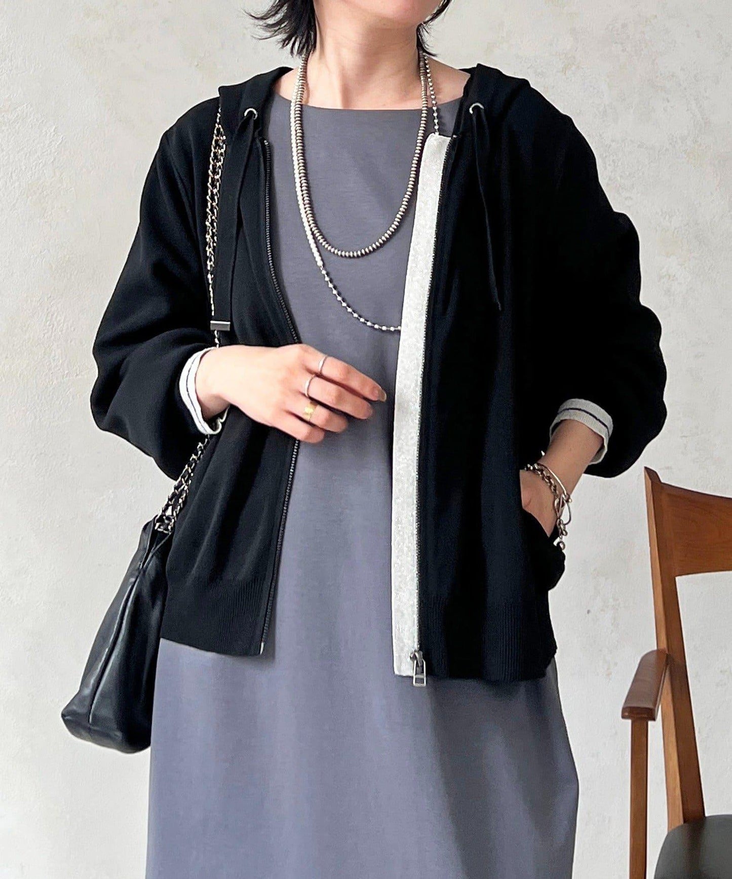 輕量配色亮片線條連帽衫