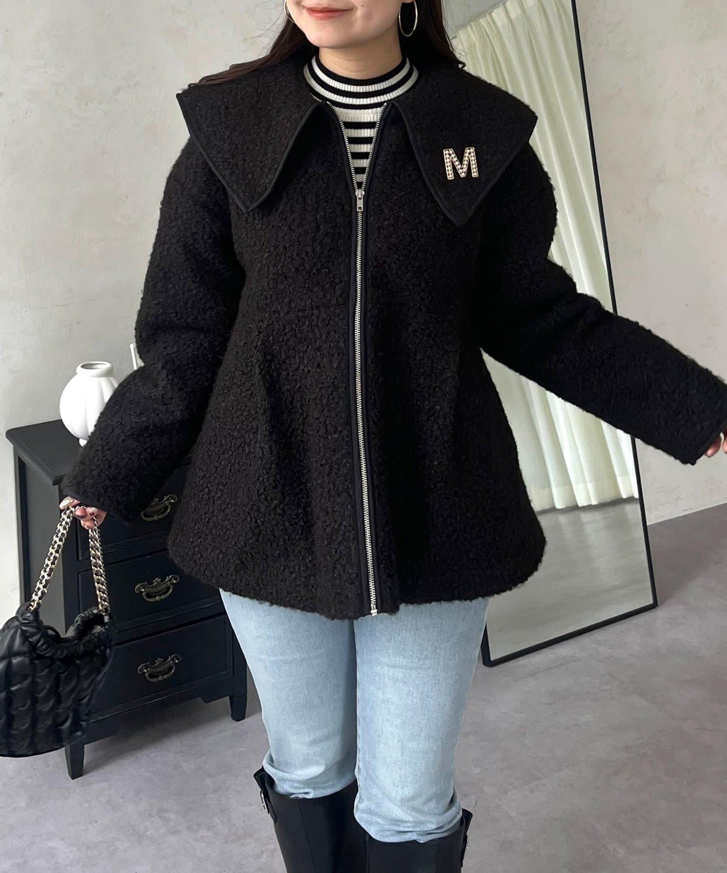 內襯絎縫大翻領滾邊荷葉擺羊羔絨短外套