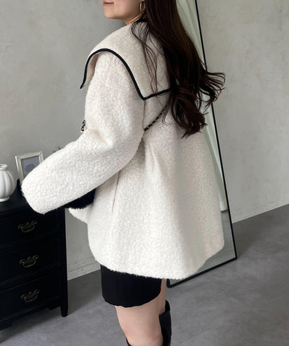 內襯絎縫大翻領滾邊荷葉擺羊羔絨短外套