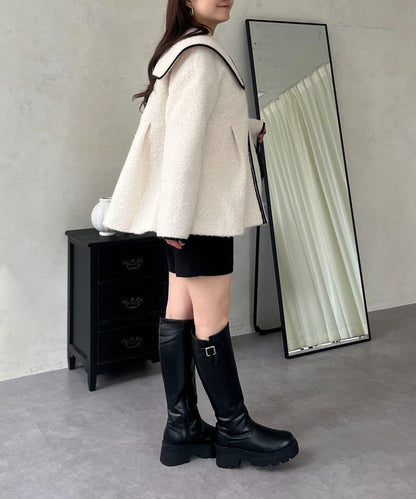 內襯絎縫大翻領滾邊荷葉擺羊羔絨短外套