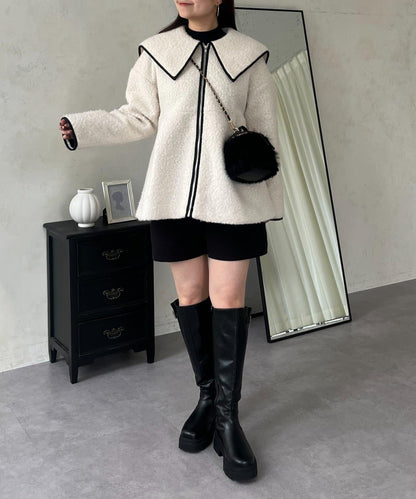 內襯絎縫大翻領滾邊荷葉擺羊羔絨短外套