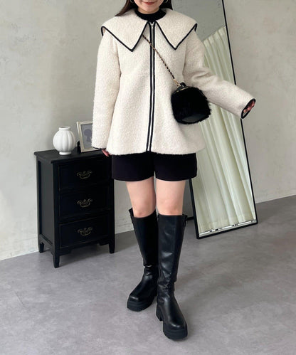 內襯絎縫大翻領滾邊荷葉擺羊羔絨短外套