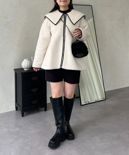 內襯絎縫大翻領滾邊荷葉擺羊羔絨短外套