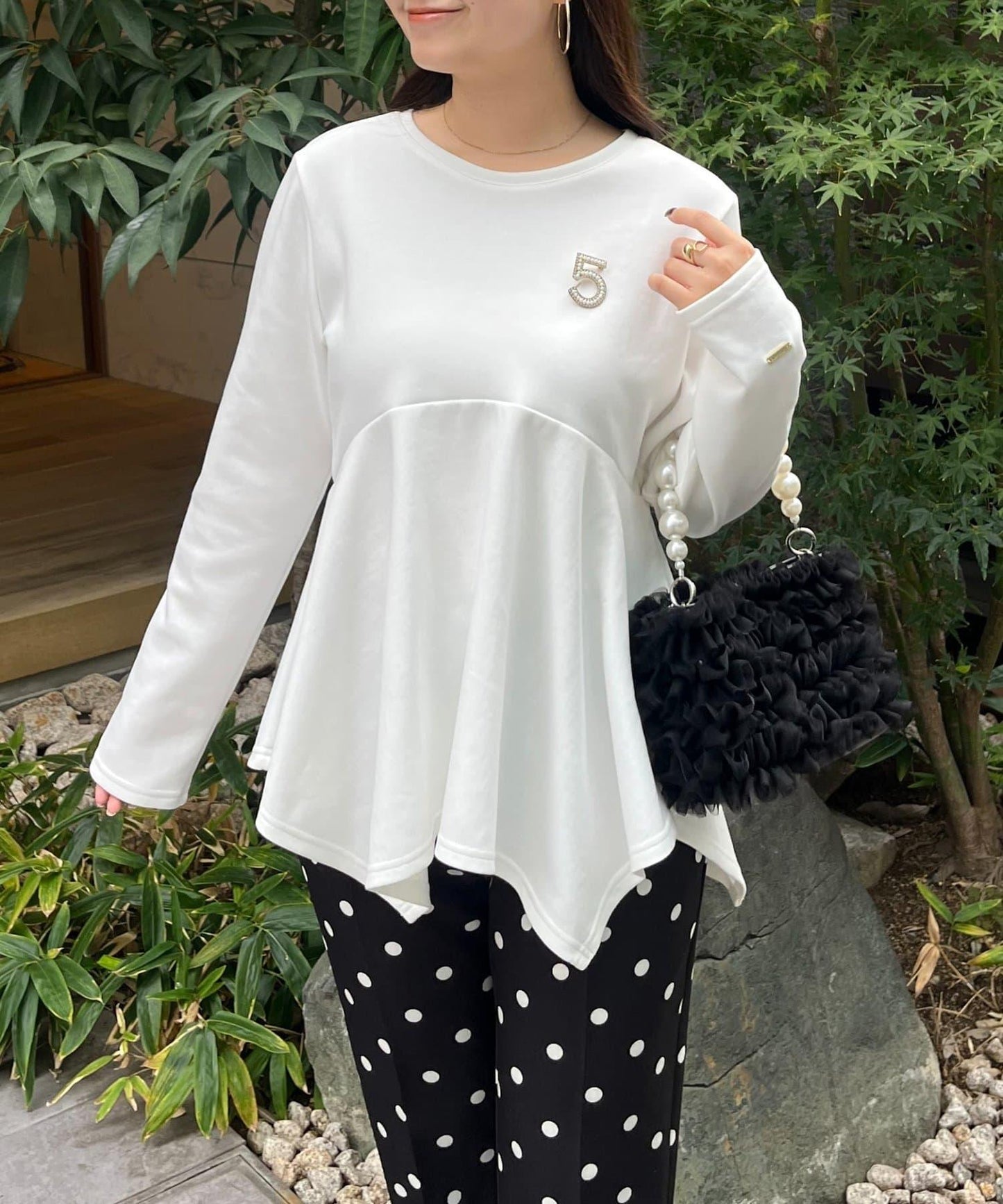 不規則下襬弧形荷葉邊長袖T恤