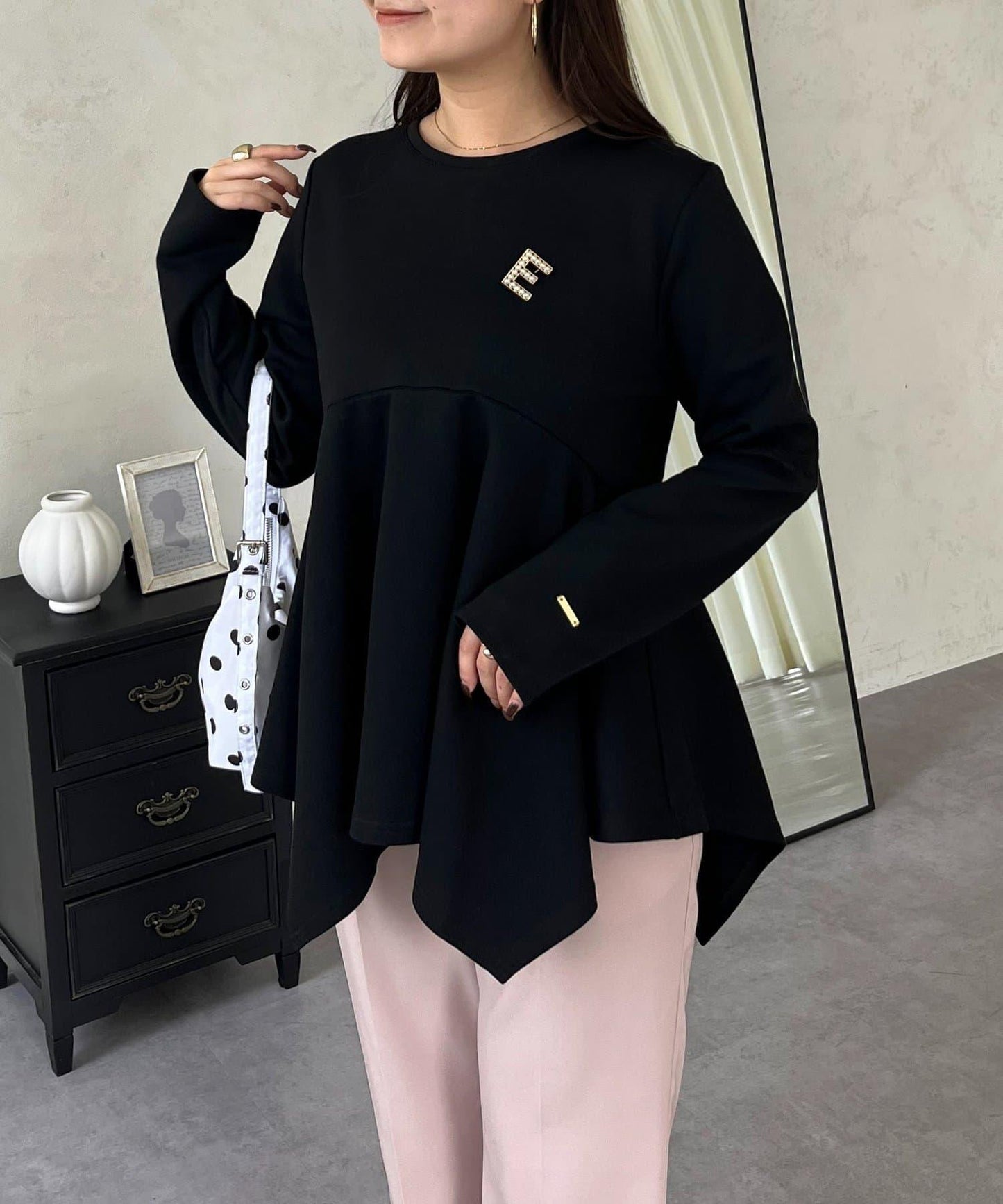 不規則下襬弧形荷葉邊長袖T恤