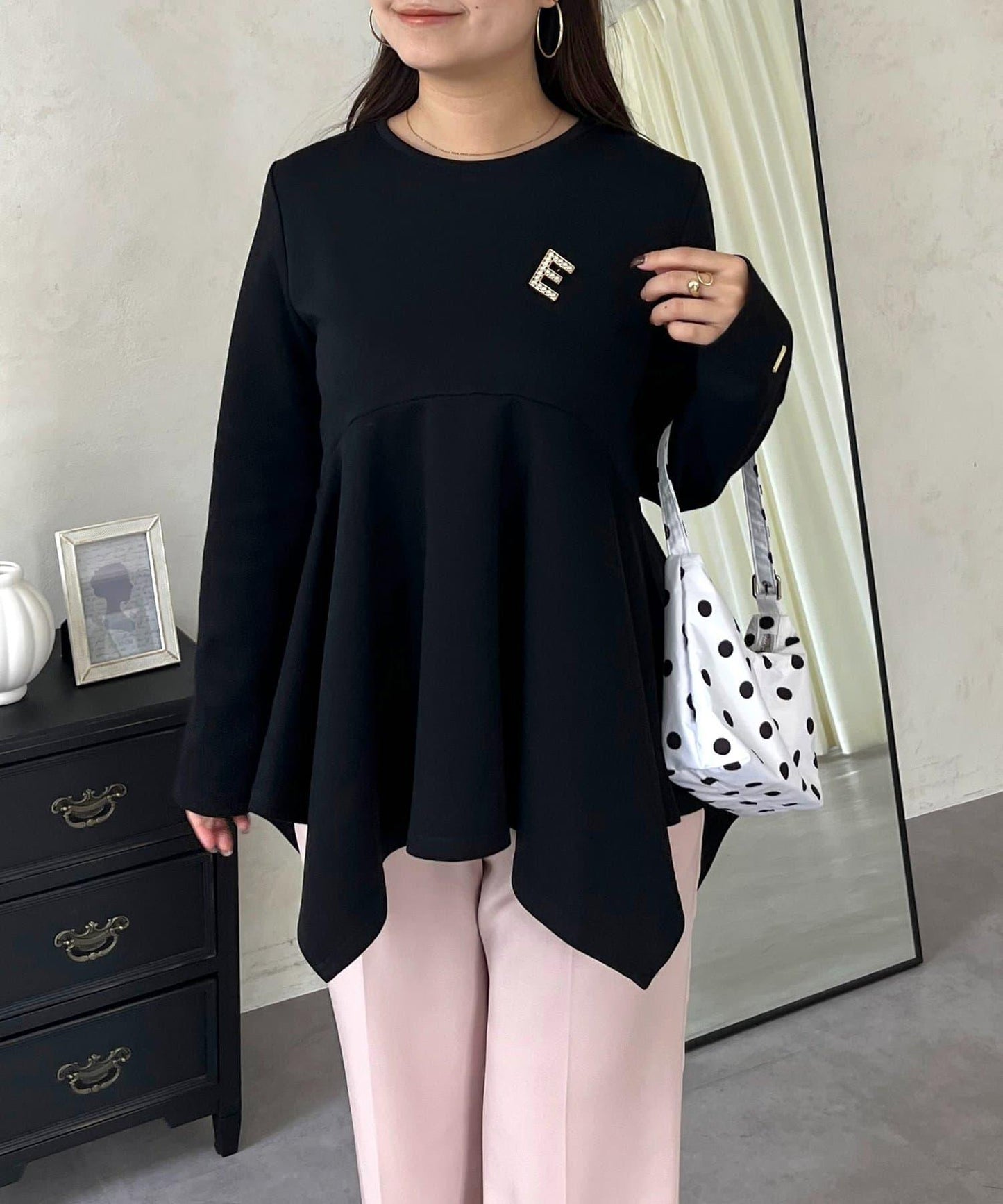 不規則下襬弧形荷葉邊長袖T恤