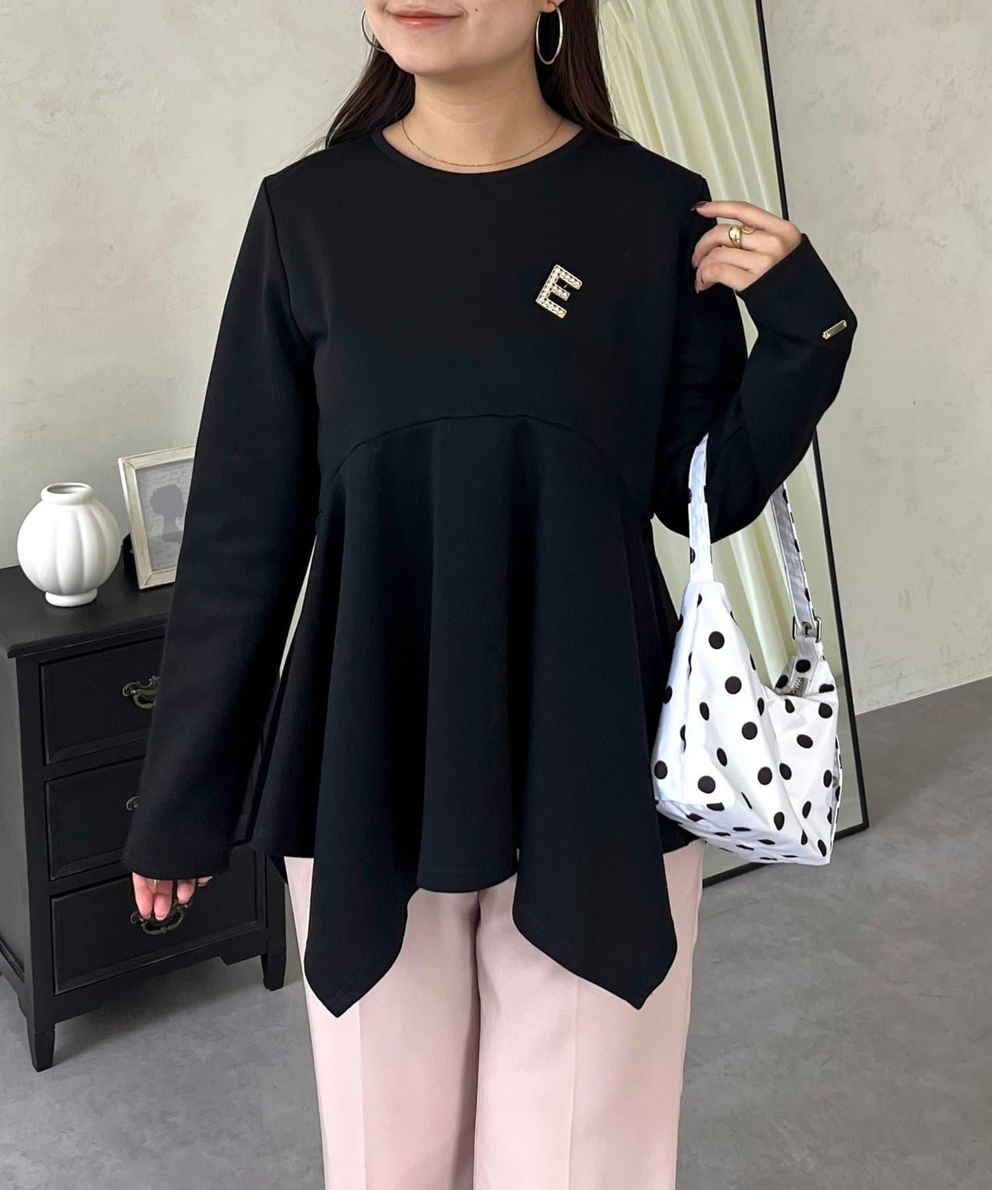 不規則下襬弧形荷葉邊長袖T恤