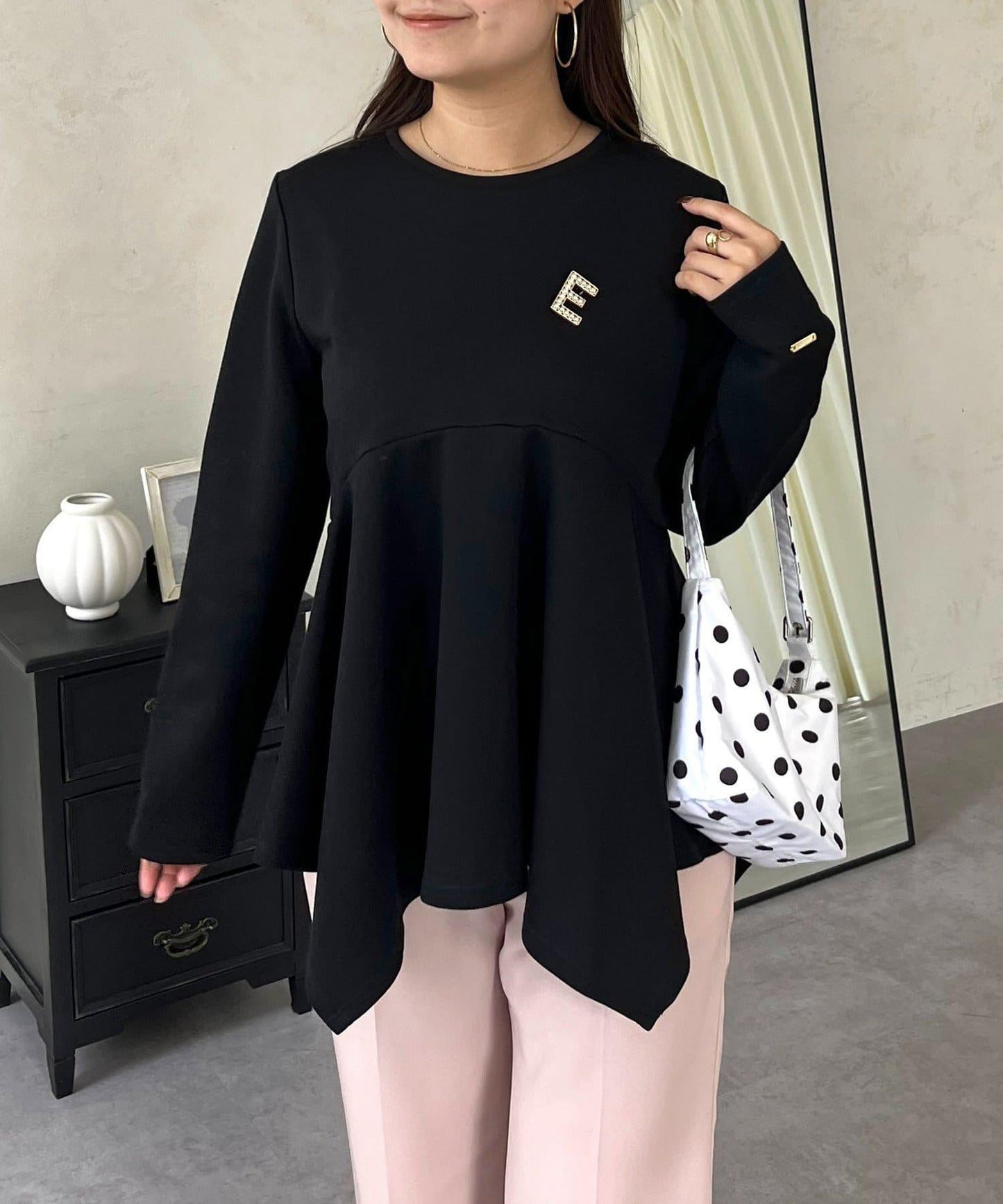 不規則下襬弧形荷葉邊長袖T恤