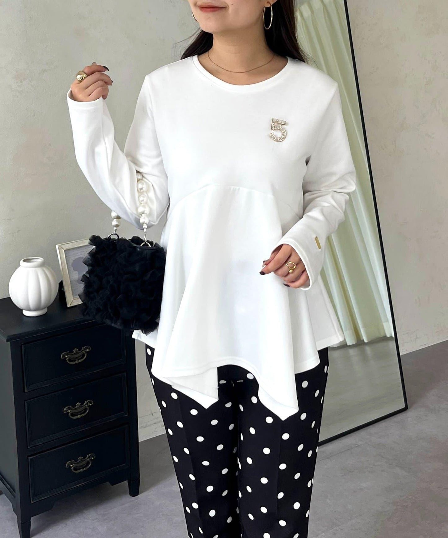 不規則下襬弧形荷葉邊長袖T恤