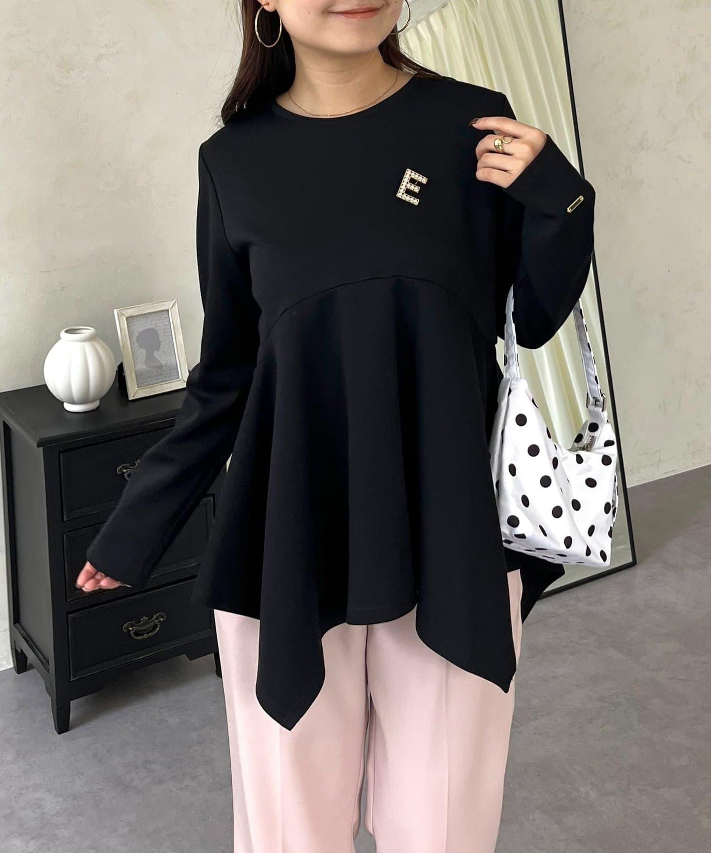 不規則下襬弧形荷葉邊長袖T恤