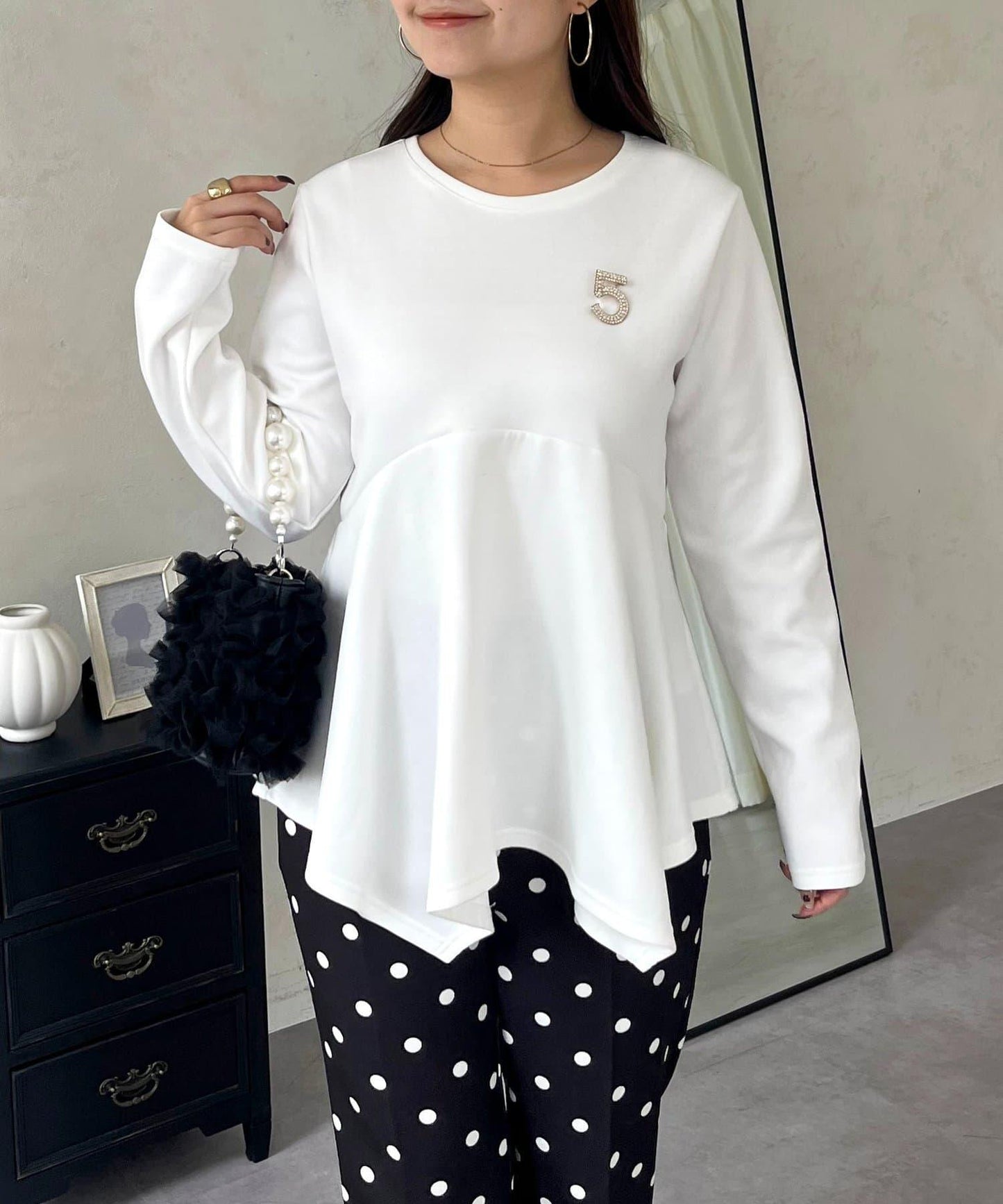 不規則下襬弧形荷葉邊長袖T恤