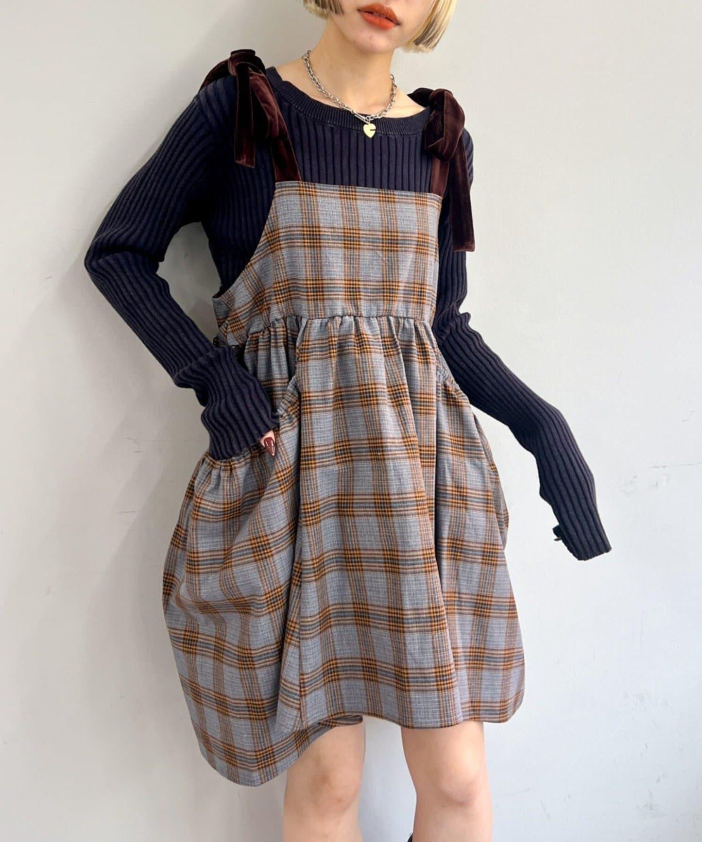 肩帶蝴蝶結格紋吊帶連衣裙