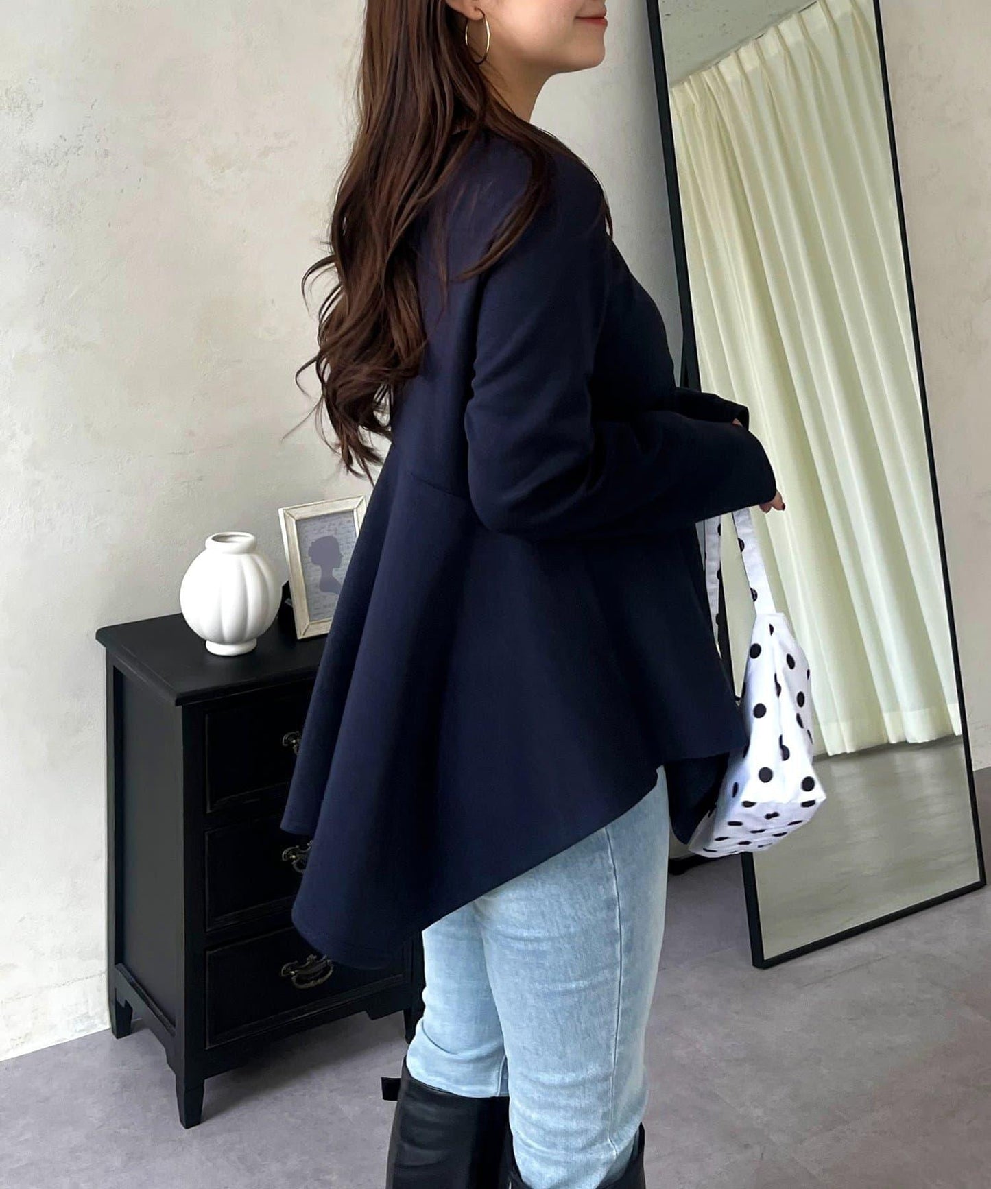 不規則下襬弧形荷葉邊長袖T恤