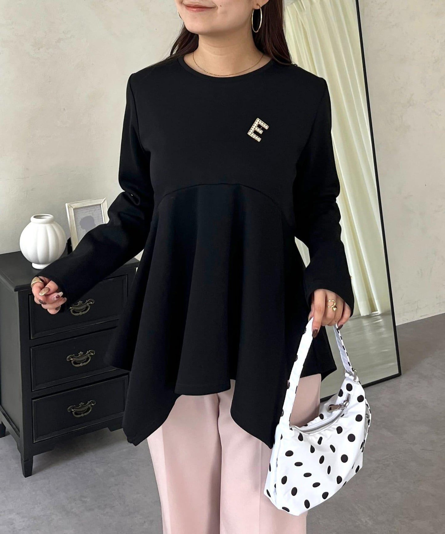 不規則下襬弧形荷葉邊長袖T恤