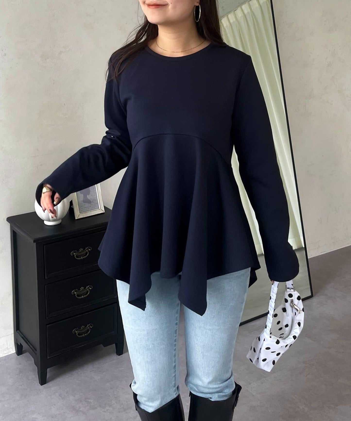 不規則下襬弧形荷葉邊長袖T恤