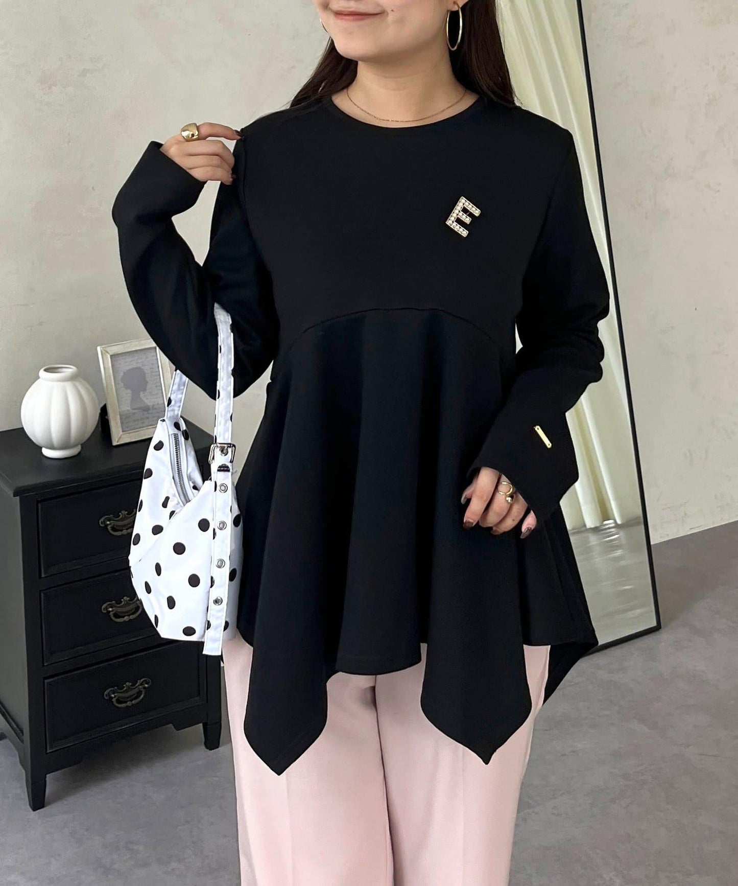 不規則下襬弧形荷葉邊長袖T恤