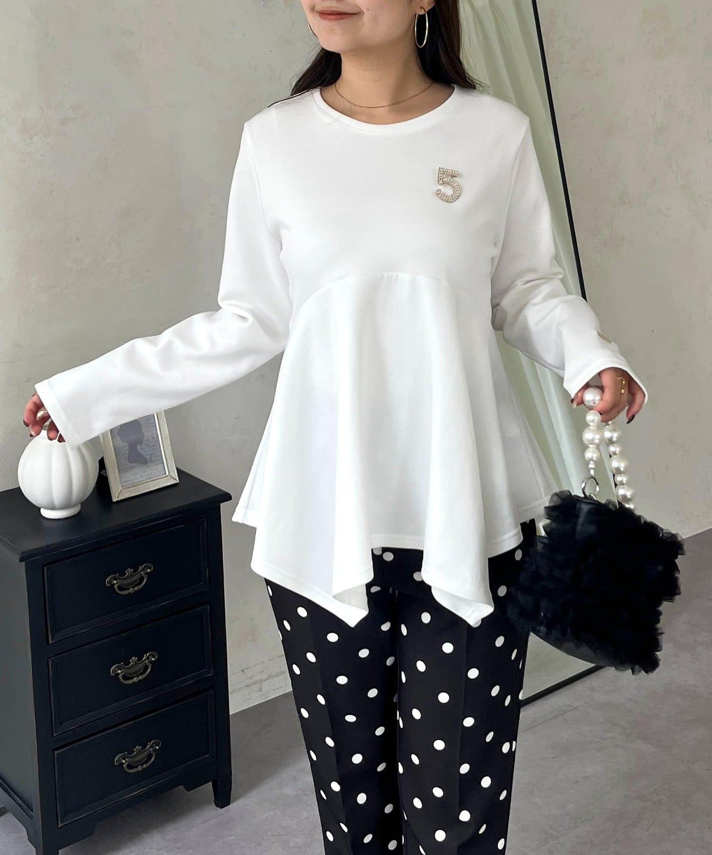 不規則下襬弧形荷葉邊長袖T恤