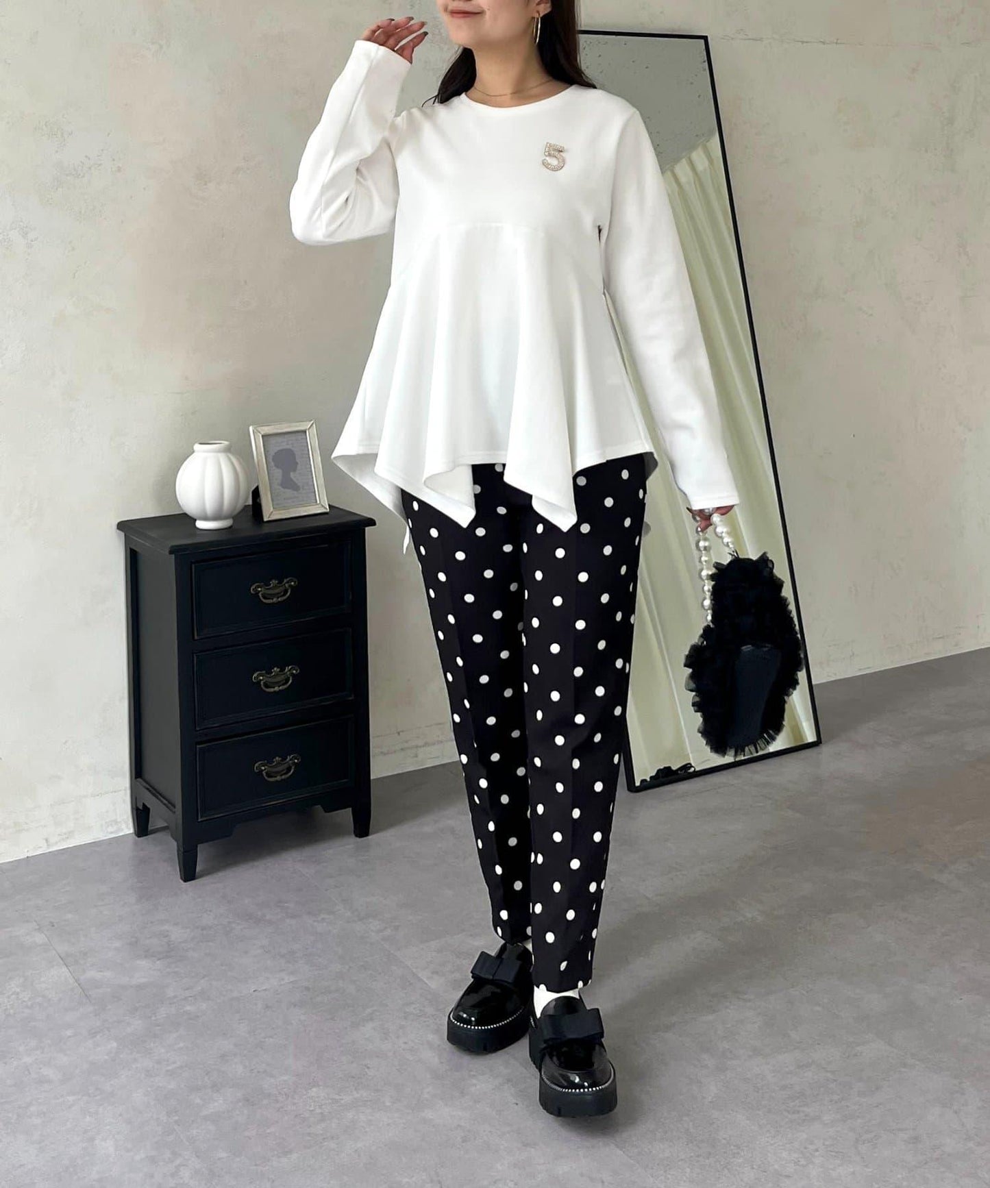 不規則下襬弧形荷葉邊長袖T恤