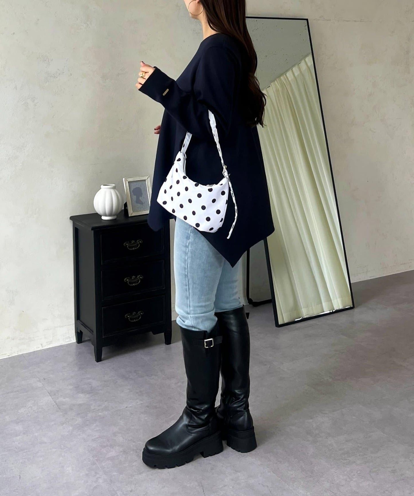 不規則下襬弧形荷葉邊長袖T恤