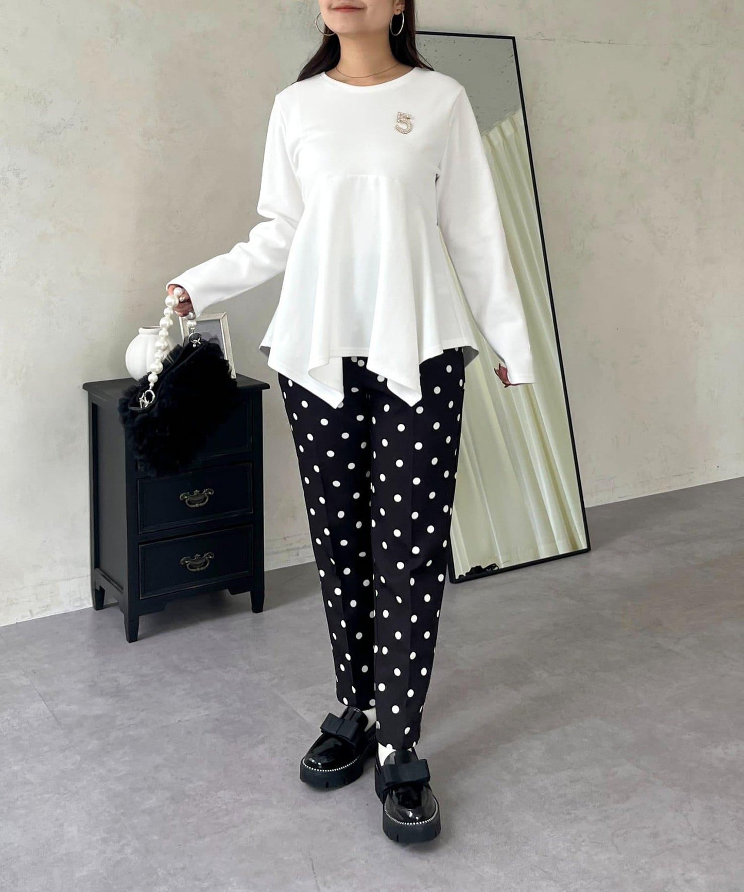 不規則下襬弧形荷葉邊長袖T恤