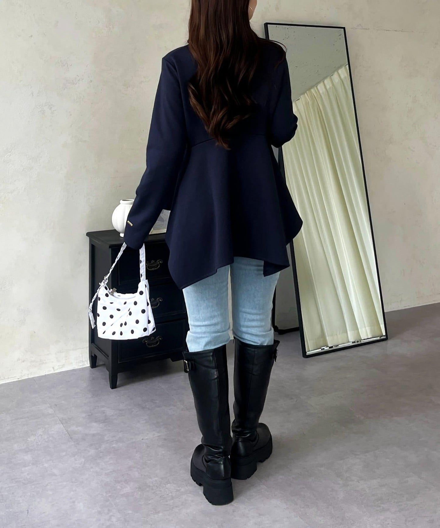 不規則下襬弧形荷葉邊長袖T恤