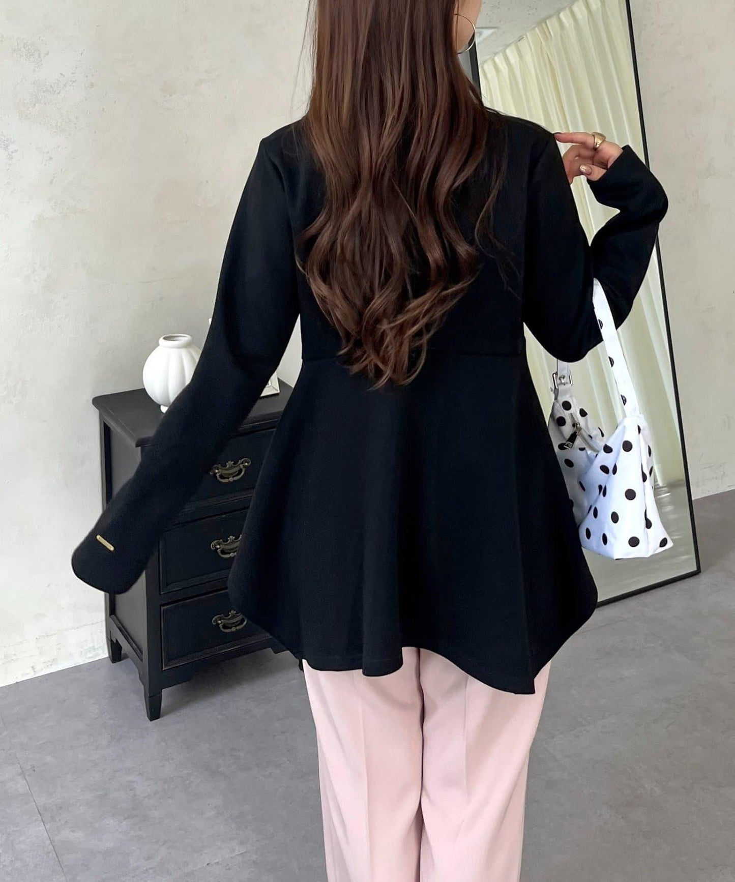 不規則下襬弧形荷葉邊長袖T恤