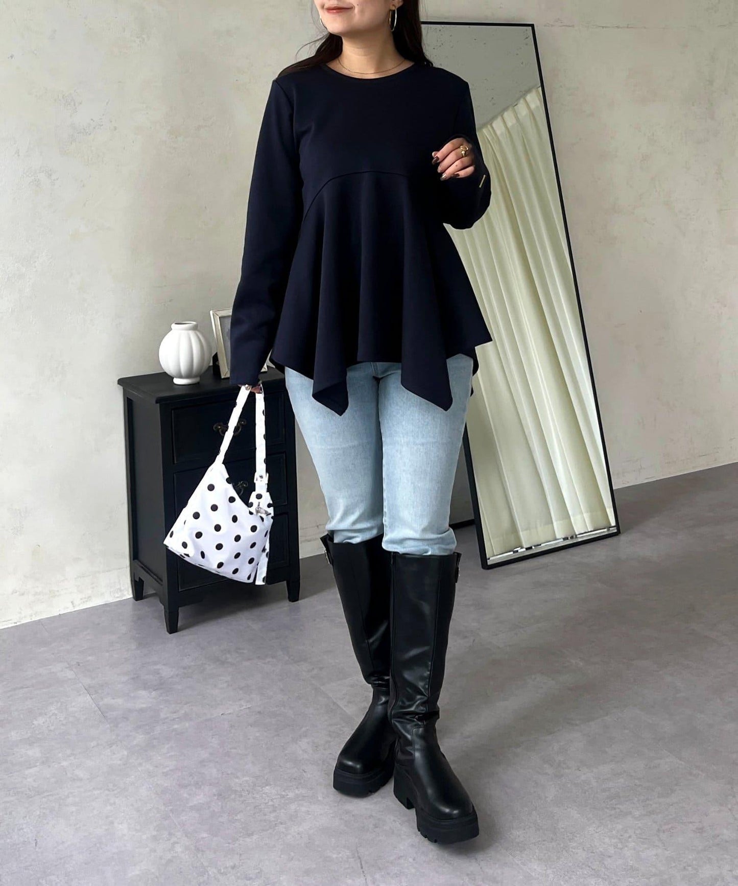 不規則下襬弧形荷葉邊長袖T恤