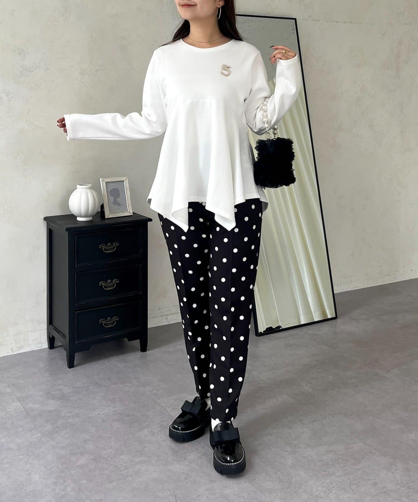 不規則下襬弧形荷葉邊長袖T恤